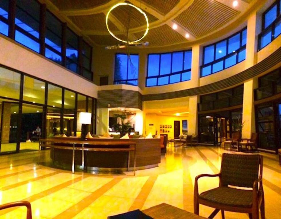 Beach Condos at Pico de Loro Cove: Seaside Comfort with Modern Amenities Nasugbu Exterior photo