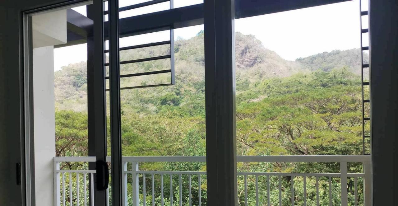 Beach Condos at Pico de Loro Cove: Seaside Comfort with Modern Amenities Nasugbu Exterior photo