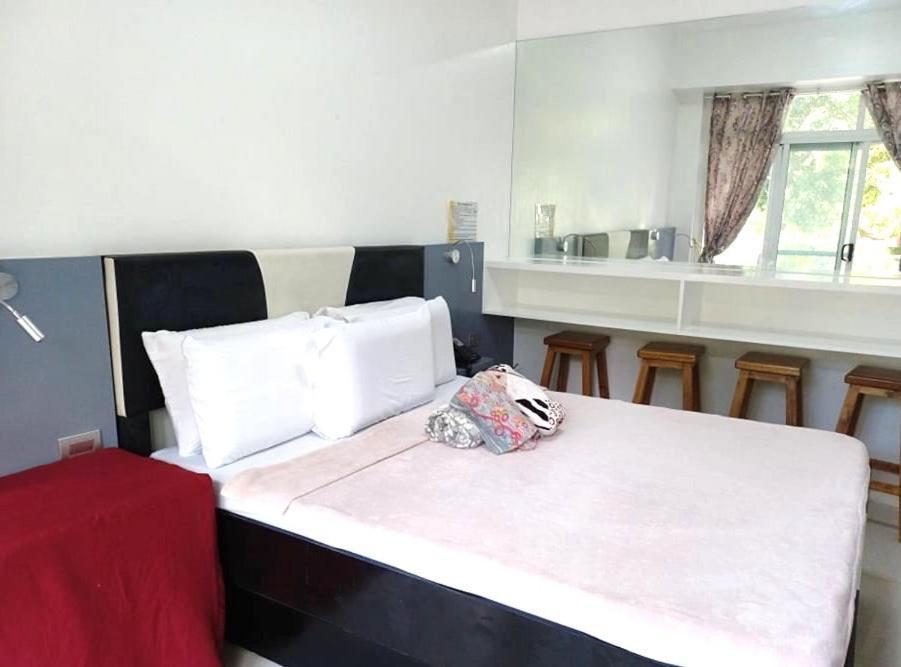 Beach Condos at Pico de Loro Cove: Seaside Comfort with Modern Amenities Nasugbu Exterior photo